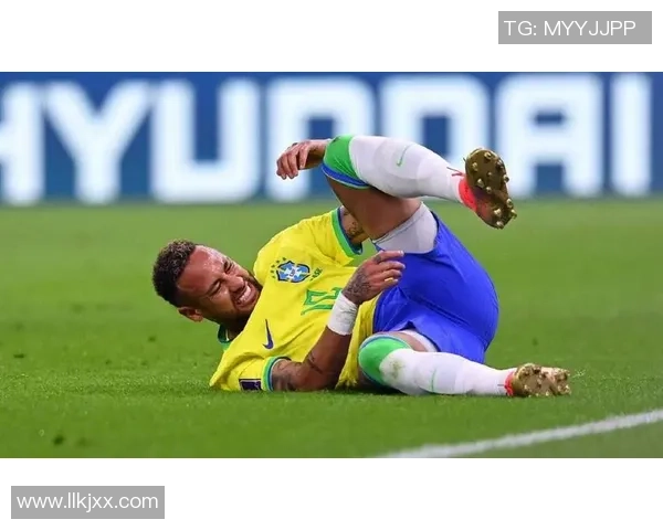 足球明星伤病瞬间全景展示揭示运动背后的艰辛与坚持